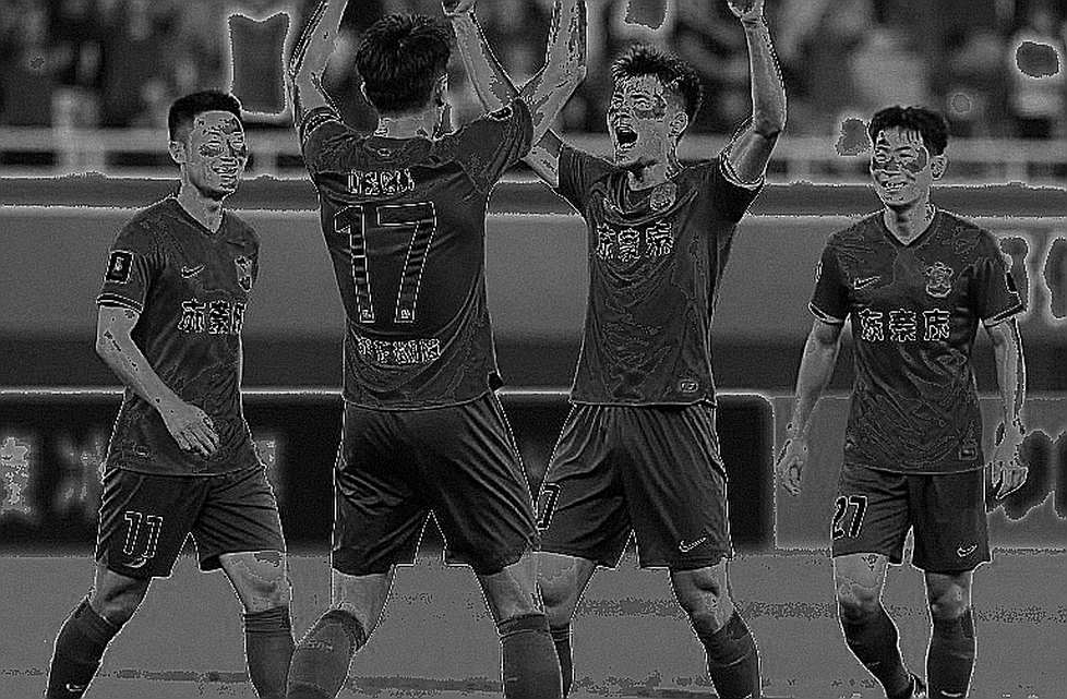 Người chạy không bóng: Nhịp đập thầm lặng nối bóng đá Việt Nam với J.League