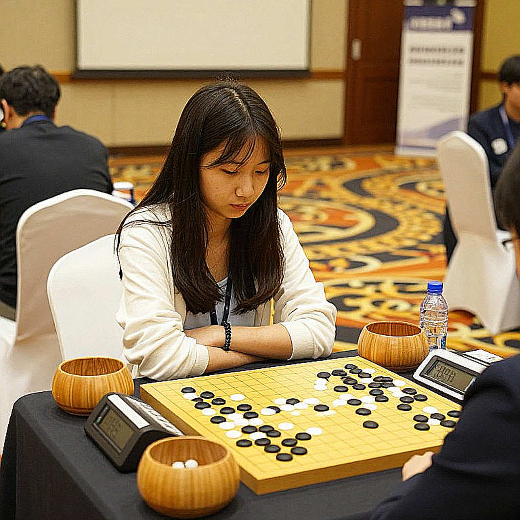 Woodward hạ Caruana, Lee nới rộng khoảng cách: đọc một dòng tít cờ vua đến tận đáy
