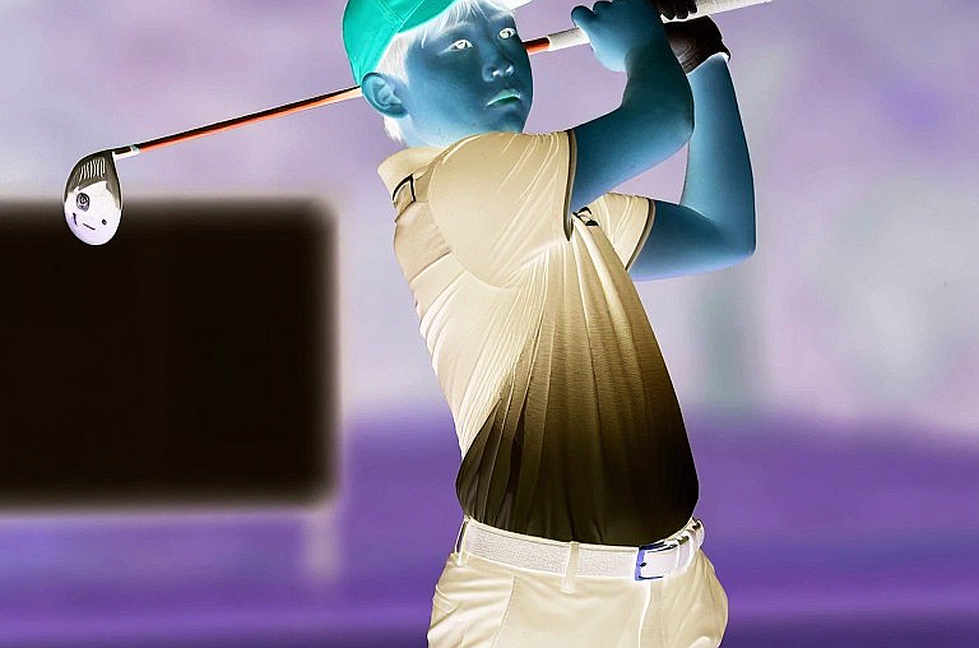 Titleist LINKSLEGEND Classic Members: Giá gốc 425 USD và khoảng trống thông tin sau tấm biển giảm giá