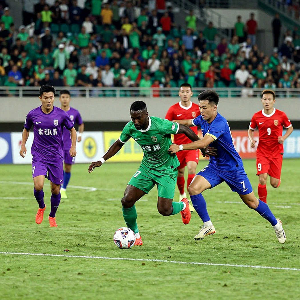Dòng tiền V.League: Khi ba điểm trên sân không trả nổi một tháng lương