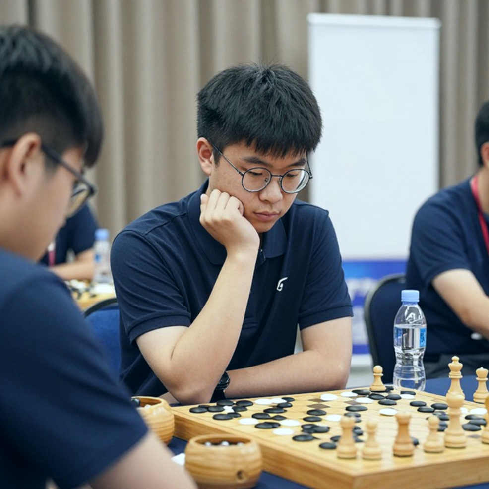 Awonder Liang hạ Hans Niemann tại US Championships: vòng 1 và bản đồ không gian chưa được kể