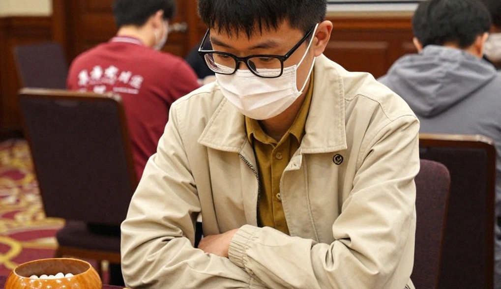 Nước cờ 9...a5 và tiếng vọng từ những khán đài cờ vua trống