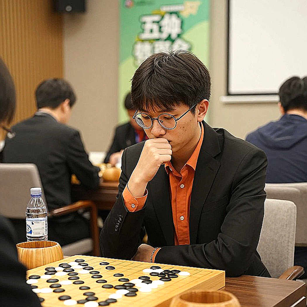 Nước f6 lạ lùng của Carlsen và ván cờ mà Sindarov không chịu buông